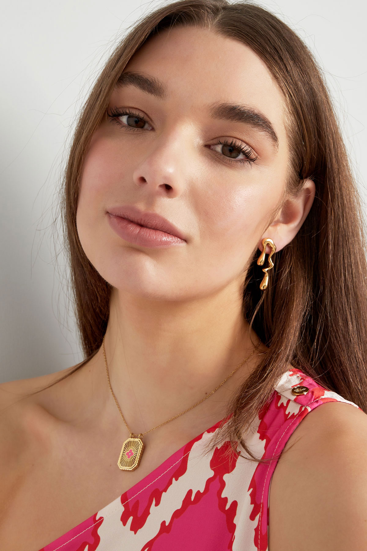 Halskette mit farbigem Blumenanhänger – Grüngold Bild4